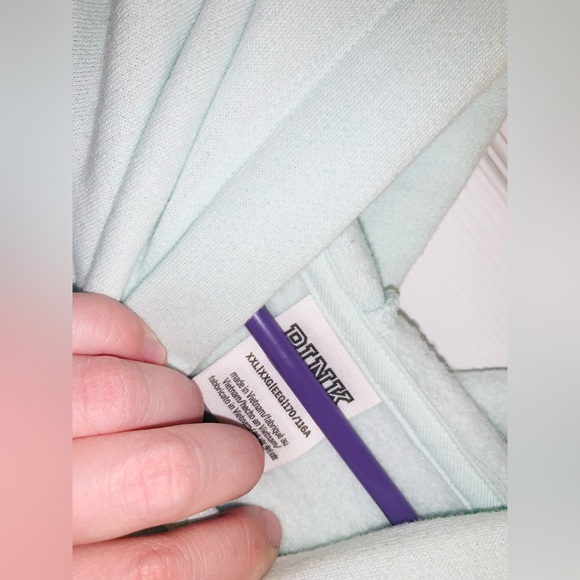 VS PINK VICTORIA LIGHT GREEN RAIN HOODIE♥︎ - Picture 2 of 4